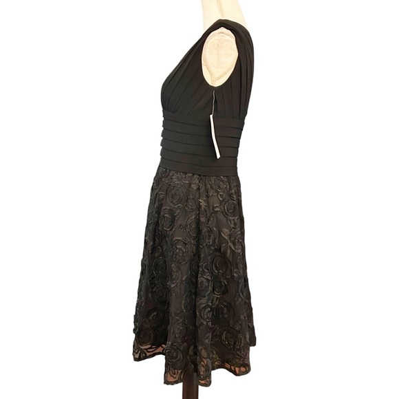 NWT Adrianna Papell Pleated Bodice Ribbon Rosette Cocktail Dress SZ 10 Black - Picture 4 of 7